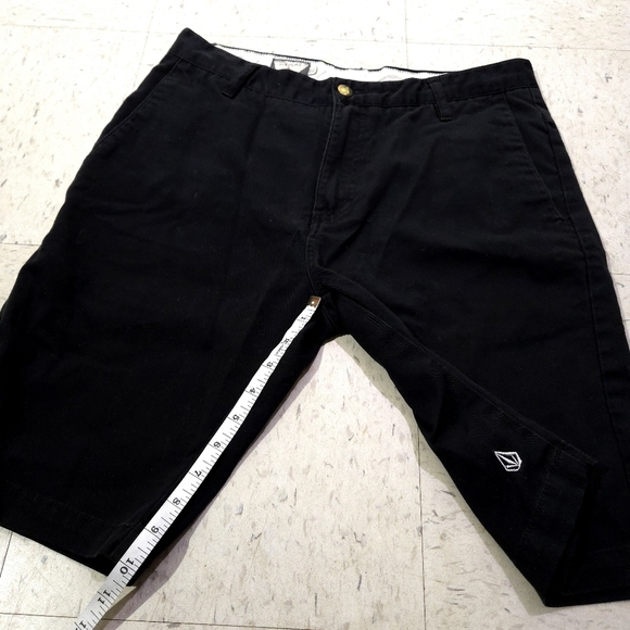 Volcom | Classic Black Men's Shorts - Picture 9 of 9